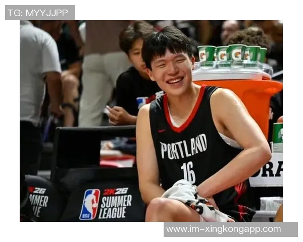 杨瀚森在比赛中短暂出场3分06秒仅靠罚球获得2分表现平平