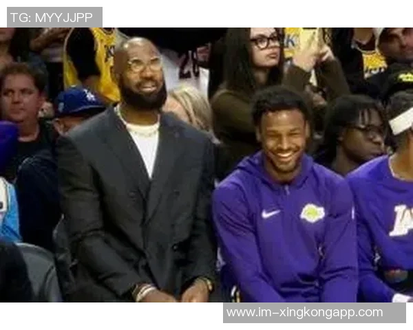 詹姆斯回忆家庭生活从两个儿子到女儿让我变得更加温柔与包容